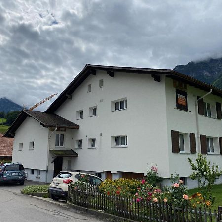 Spring Inn Apartments Майринген Екстериор снимка