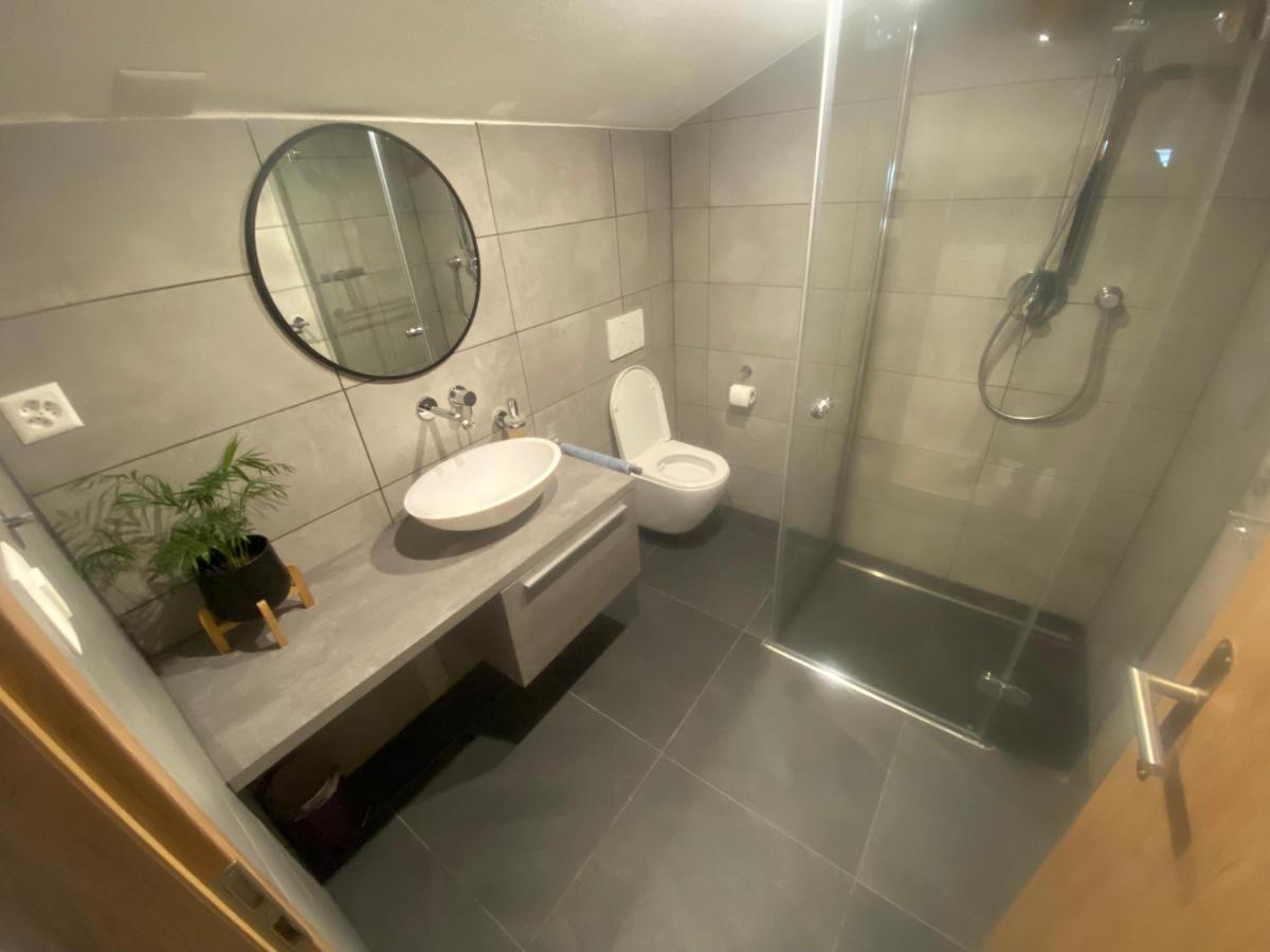 Spring Inn Apartments Майринген Екстериор снимка